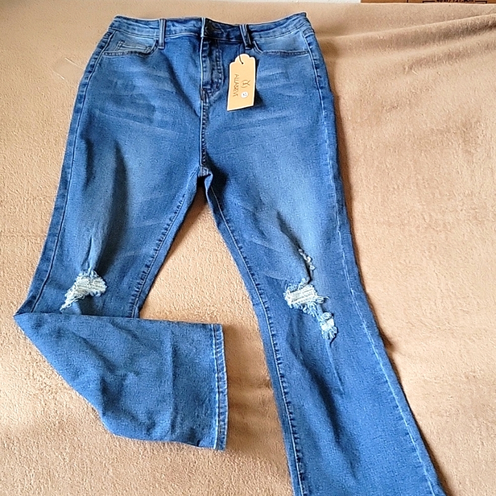 ALLABREVE Women's Distressed Jeans
